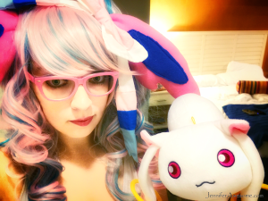 Midoricon-Sylveon-Cosplay-with-Kyubey